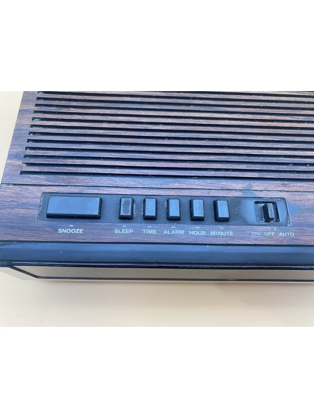 Lloyd's VTG Wood Grain FM-AM Electric Alarm Clock Radio Model # J202B - Tested